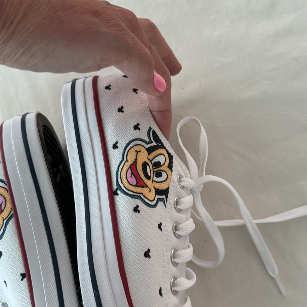 Converse-Disney - Picture 9 of 10